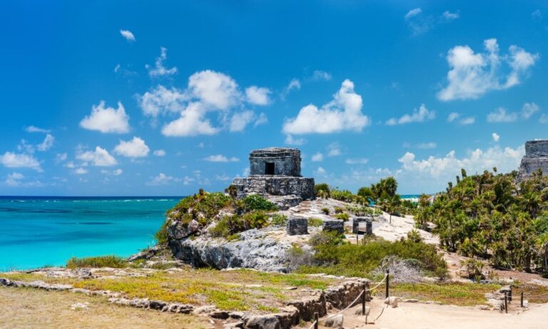 The seaside Mayan Ruins in Tulum