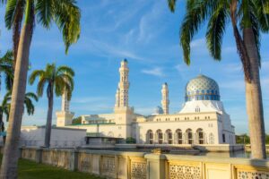 mosque-kota-kinabalu-city-malaysia Mosque under a blue sky in Kota Kinabalu, Malaysia.