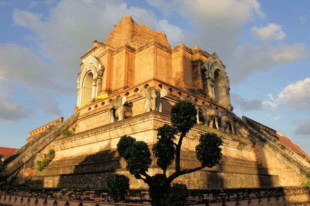 Wat Chedi Luang Buddhist Temple in Chiang Mai, Thailand.
